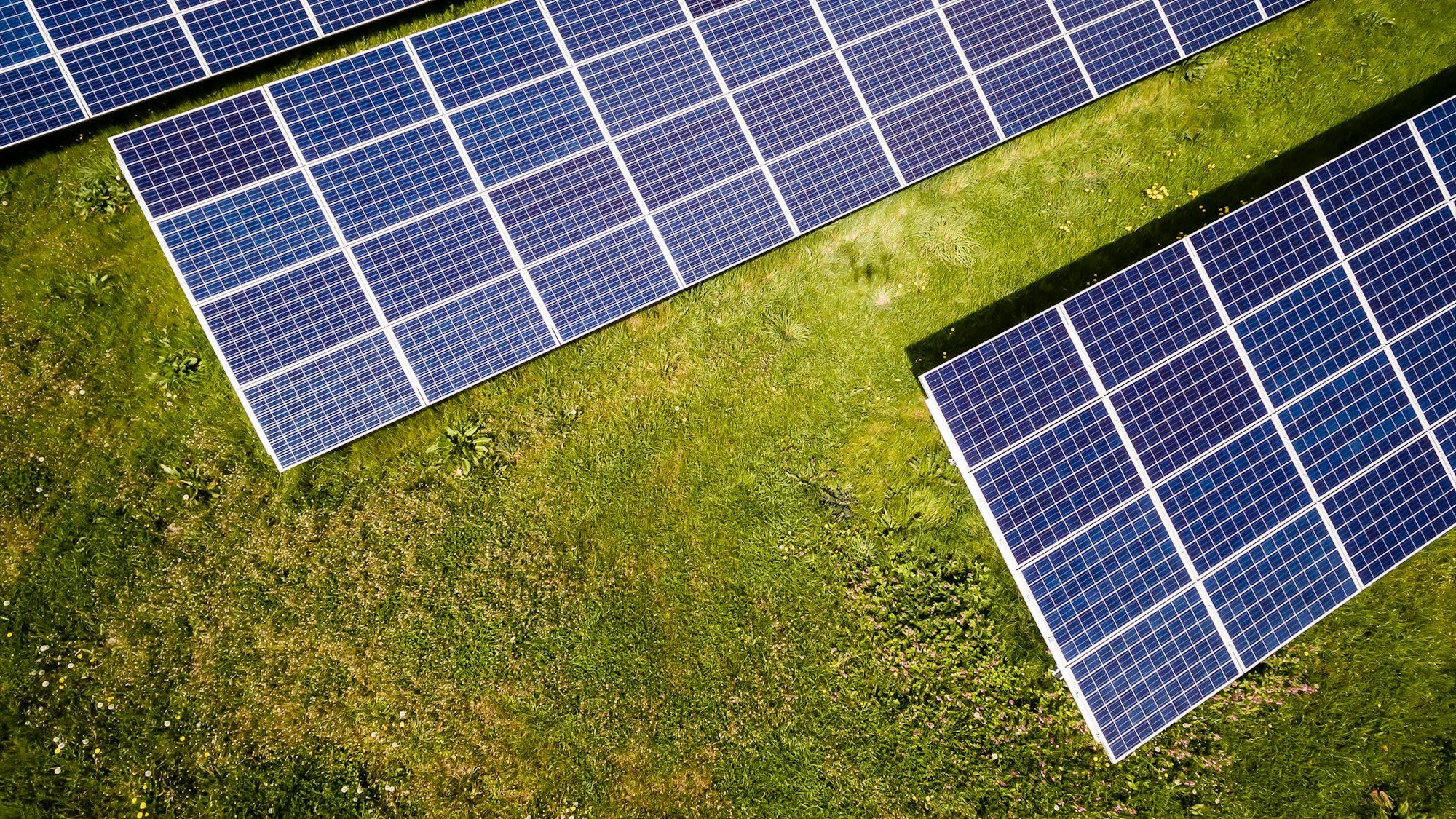 Zonnepanelen vanuit de lucht